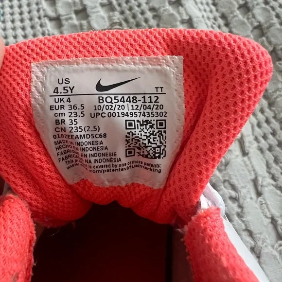 Kids Nike sneakers size 4.5Y - Picture 4 of 7